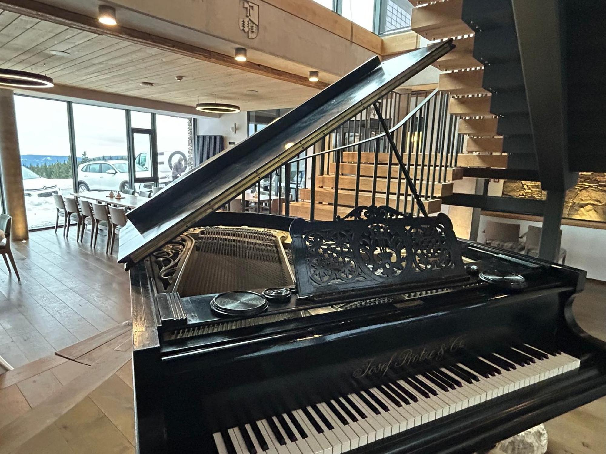 Erlebachova Bouda, Hotel - Resort Svaty Frantisek Шпіндлерув-Млин Екстер'єр фото